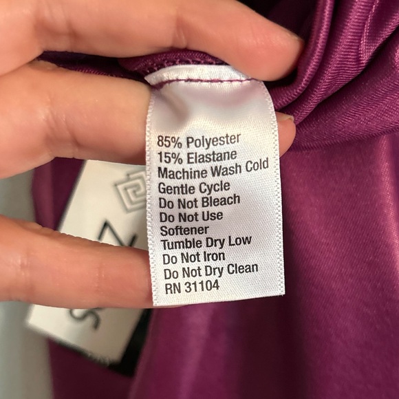 NWT ZELOS Capri Leggings, Shiny Berry, Women’s L - Picture 6 of 7